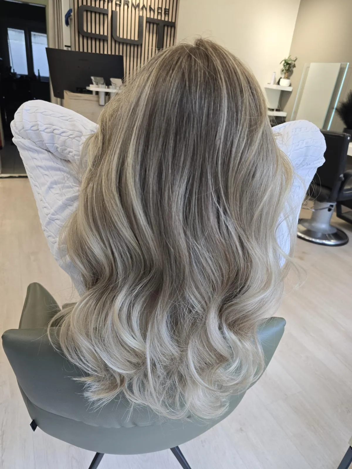 Frisch gestylter Haarschnitt bei Performance Cut